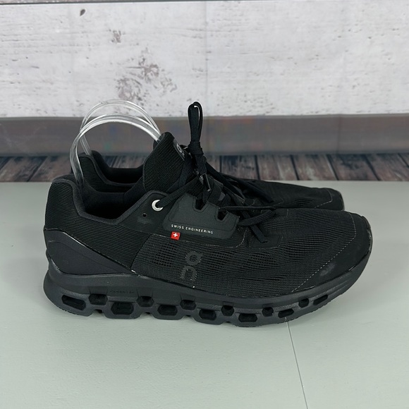 On Running Shoes On Running Cloud Stratus Womens Size 1 Black